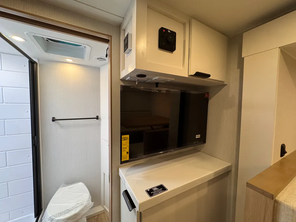 2027 Winnebago Micro Minnie 2108DS, Photos photo 7