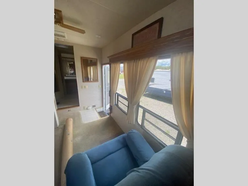 2001 Forest River RV TRAVEL SUPREME 33RLSO - Photo 4