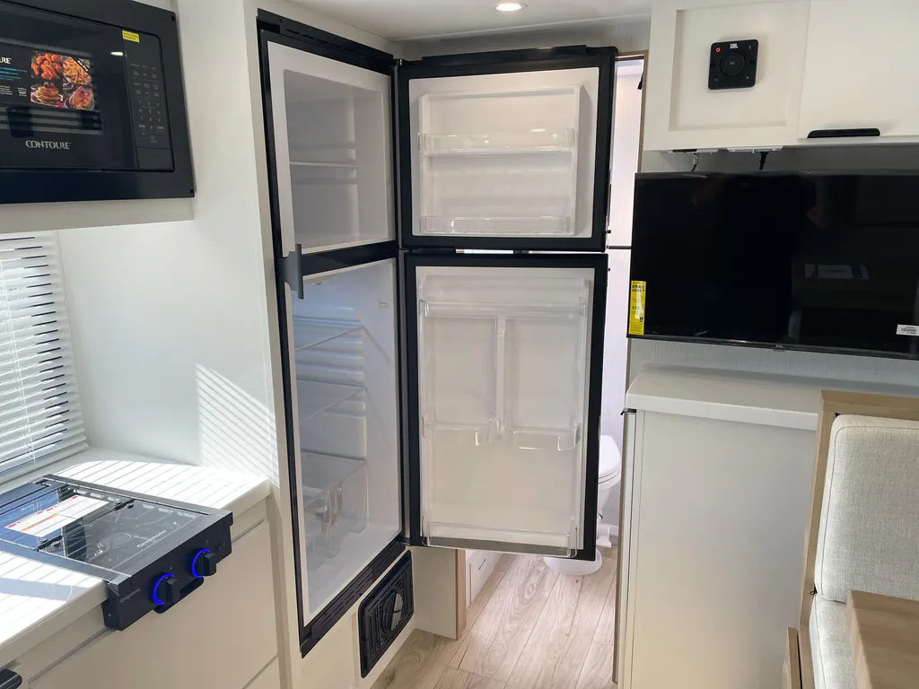 2027 Winnebago Micro Minnie 2108DS, Photos photo 9