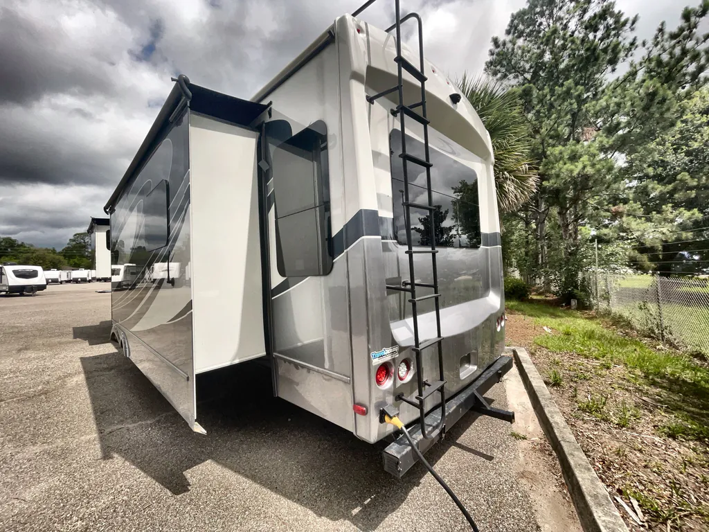 2018 Forest River Cardinal Estate 3456RL, Photos photo 7