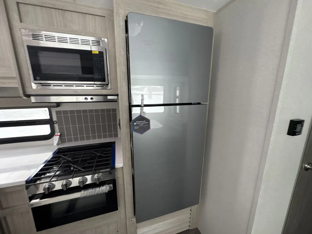 2026 Coachmen Catalina Legacy Edition 343BHTS (2 Queen Beds), Photos photo 5