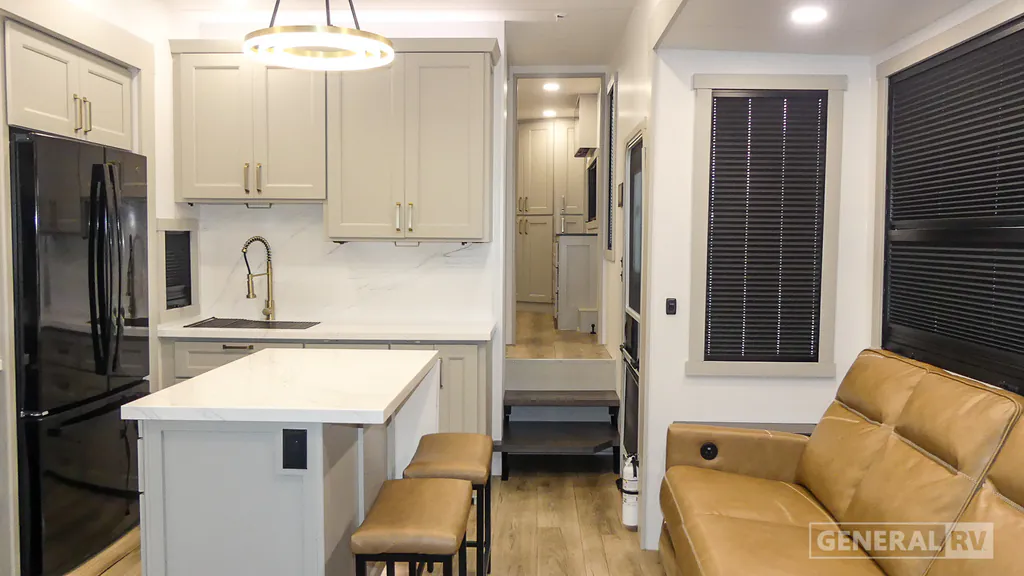 2025 Brinkley Model G 4000, Photos photo 2