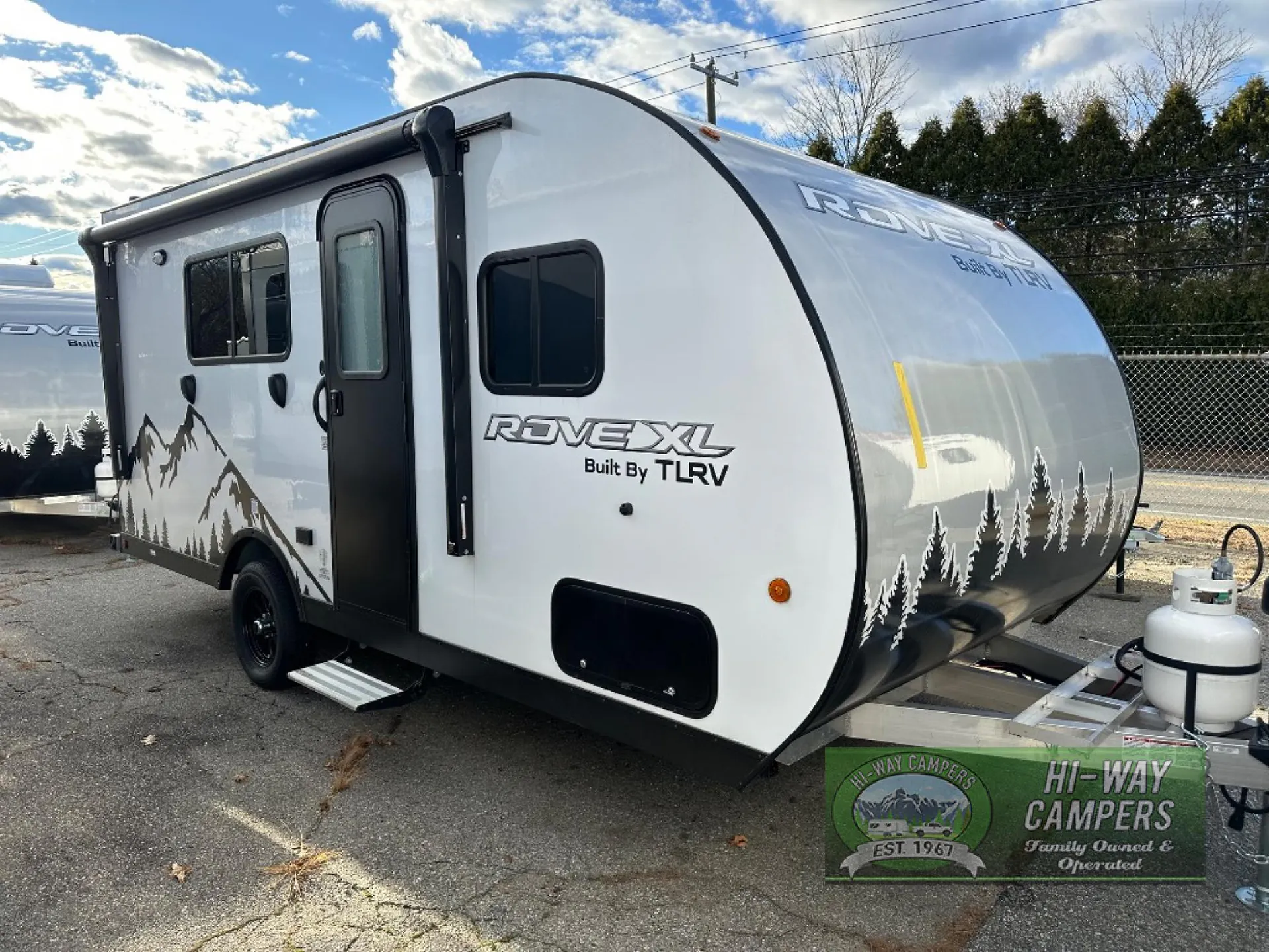2025 Travel Lite Rove XL 17FQ — Photo 1