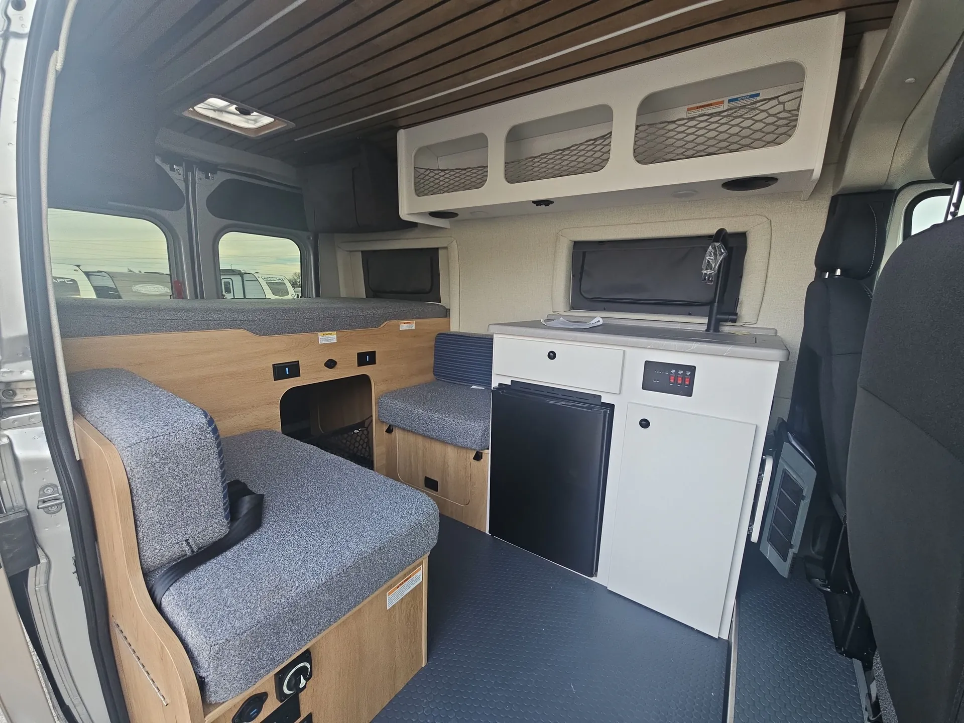 2026 Thor Motor Coach Freedom Elite 17D — living area main