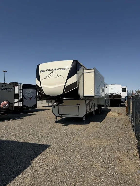2021 Heartland Big Country 3560SS - Photo 3