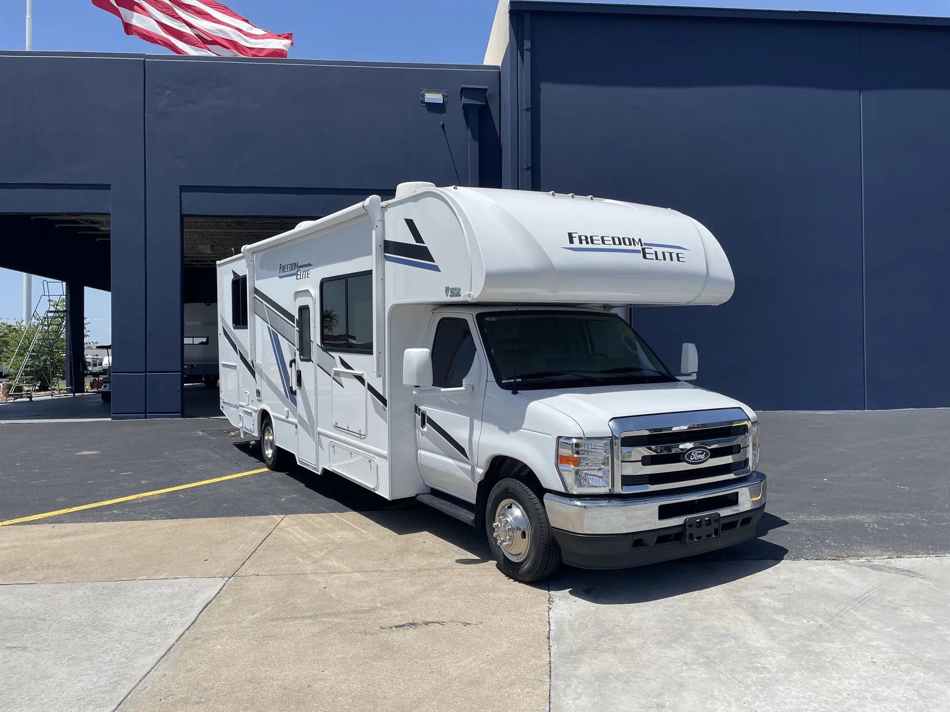 2026 Thor Motor Coach Freedom Elite 28HE - Photo 2