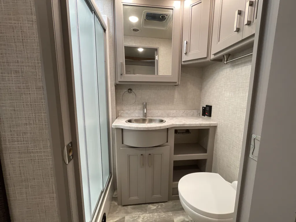 2023 Thor Motor Coach Challenger 35MQ, Photos photo 16