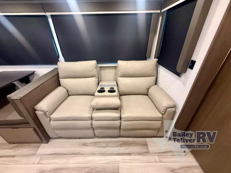 2027 Keystone RV Cougar 26LBW - Photo 3