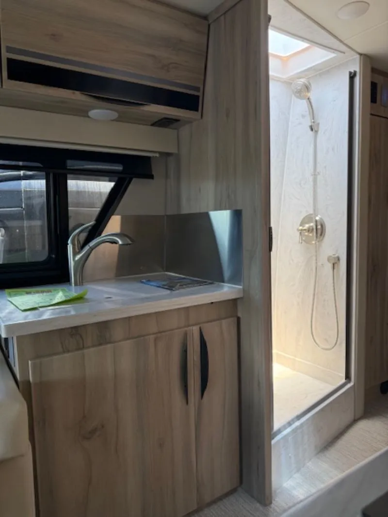 2025 Chinook RV Summit DS, Photos photo 8