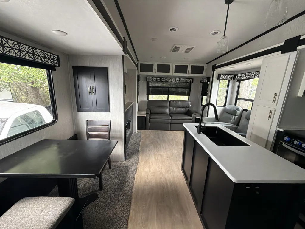2021 Forest River Wildcat 368MB, Photos photo 2