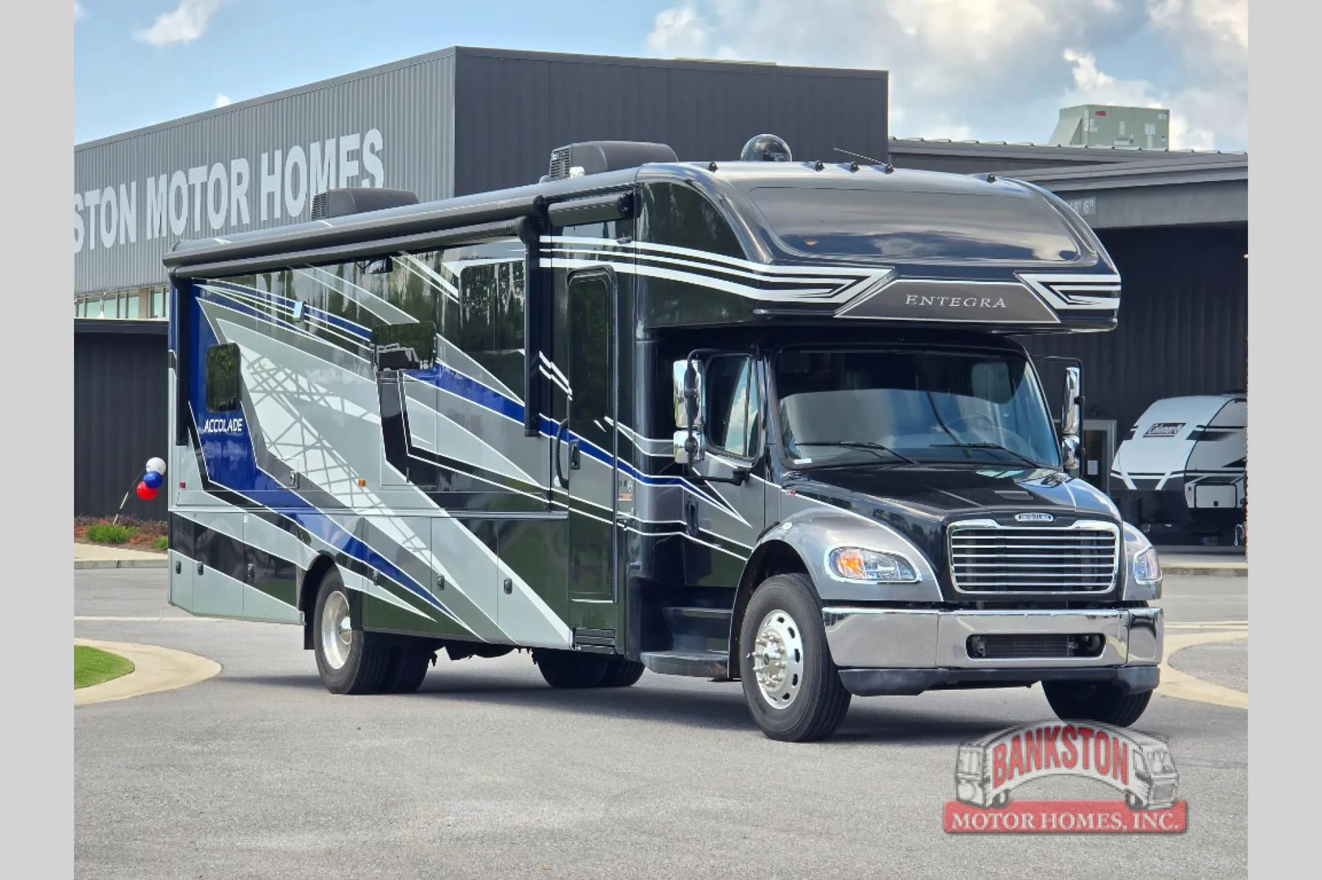 2022 Entegra Coach Accolade 37M - Photo 2