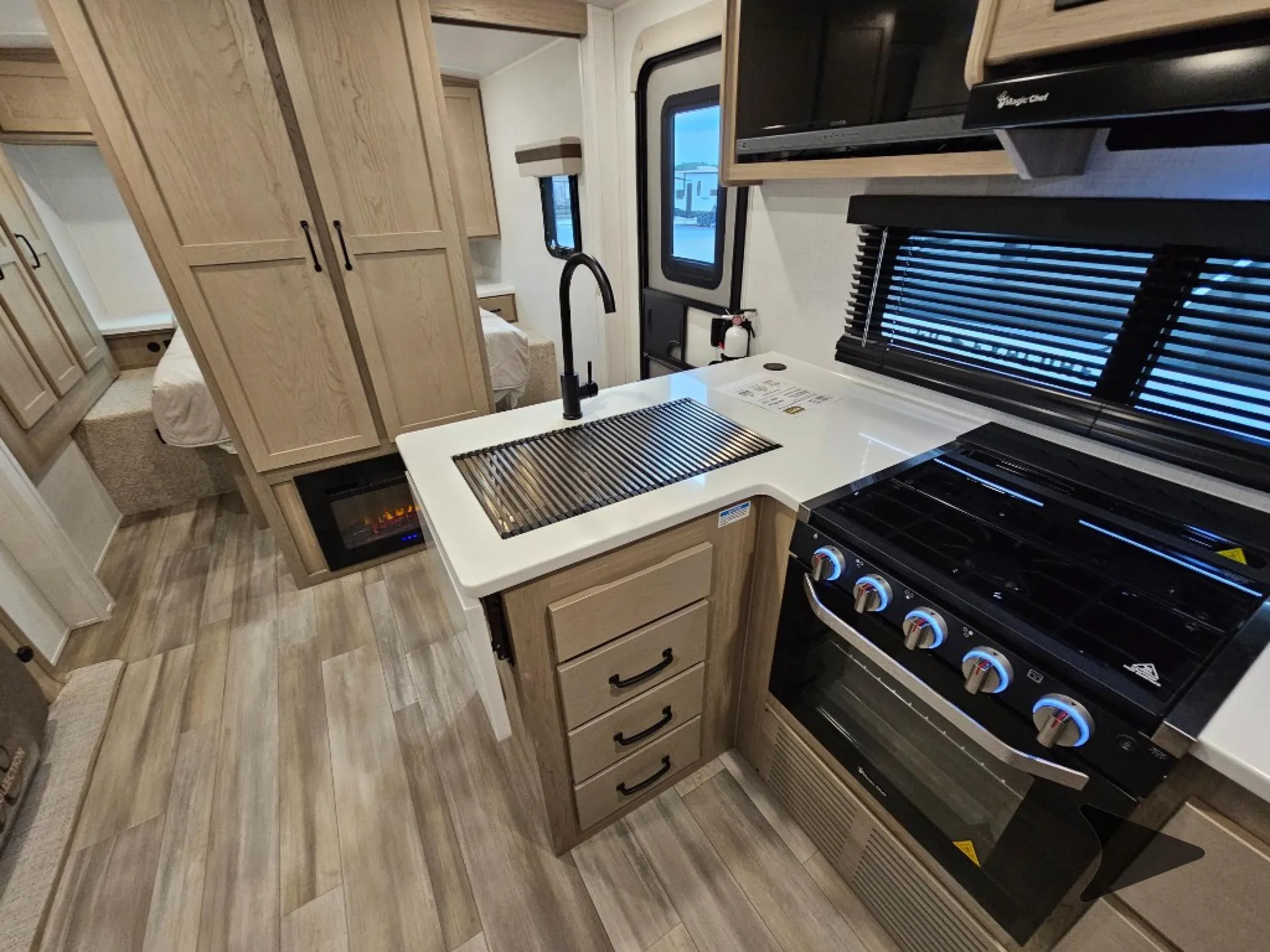 2024 Forest River Rockwood Mini Lite 2513S — Photo 5