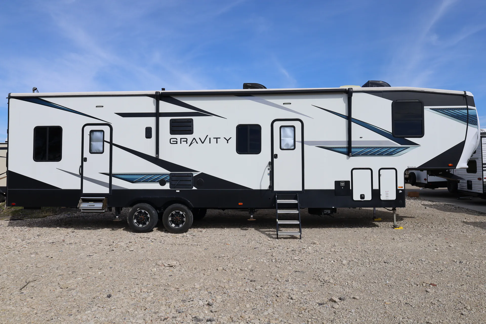 2021 Heartland Gravity 3340 - Photo 4