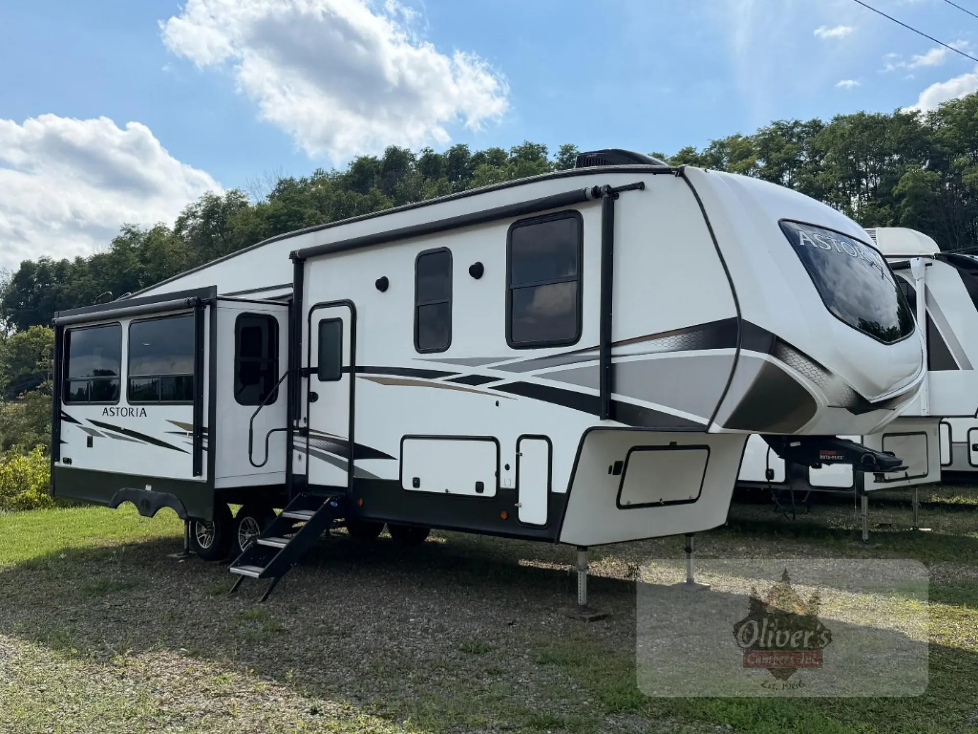 2022 Dutchmen Astoria 2993RLF - Photo 2