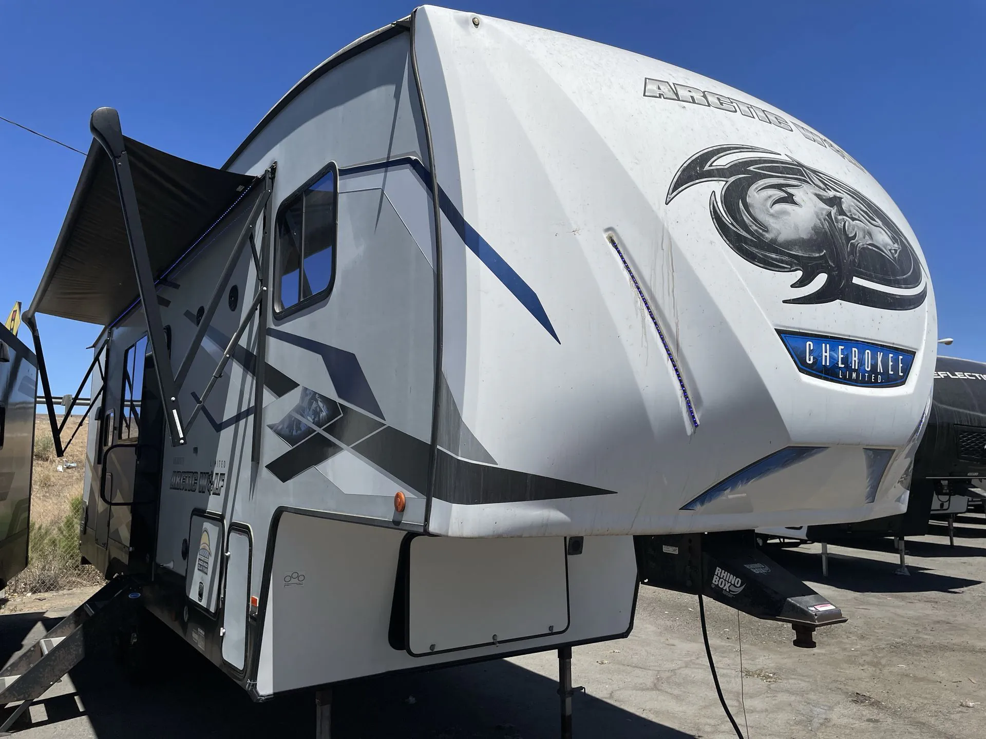 2023 Forest River Cherokee Arctic Wolf 261RK