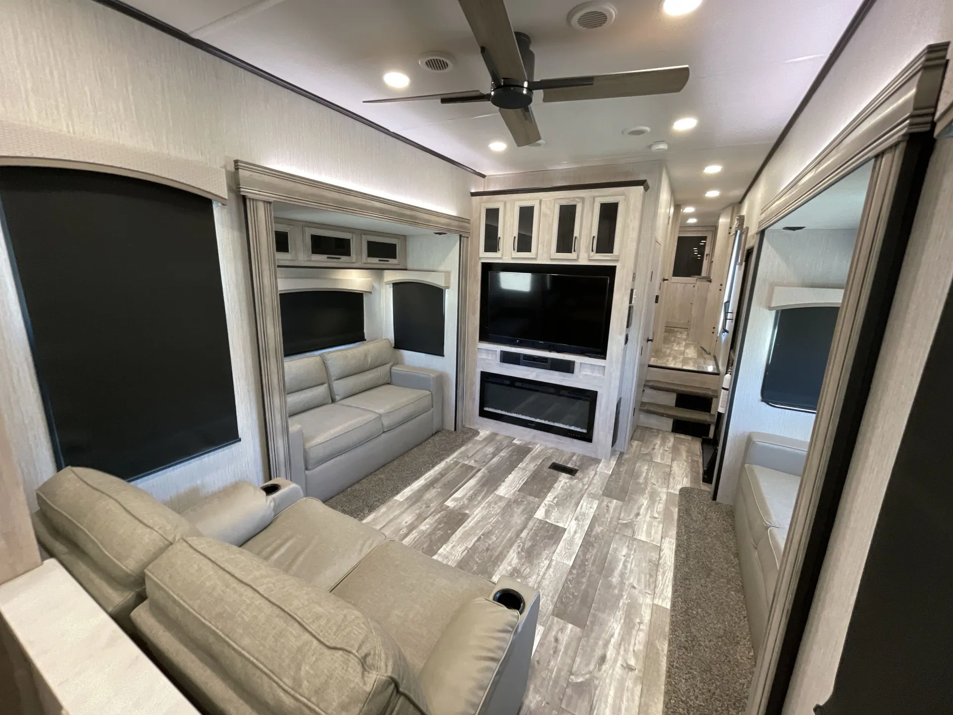 2022 Forest River Sandpiper Luxury 39BARK - Photo 3