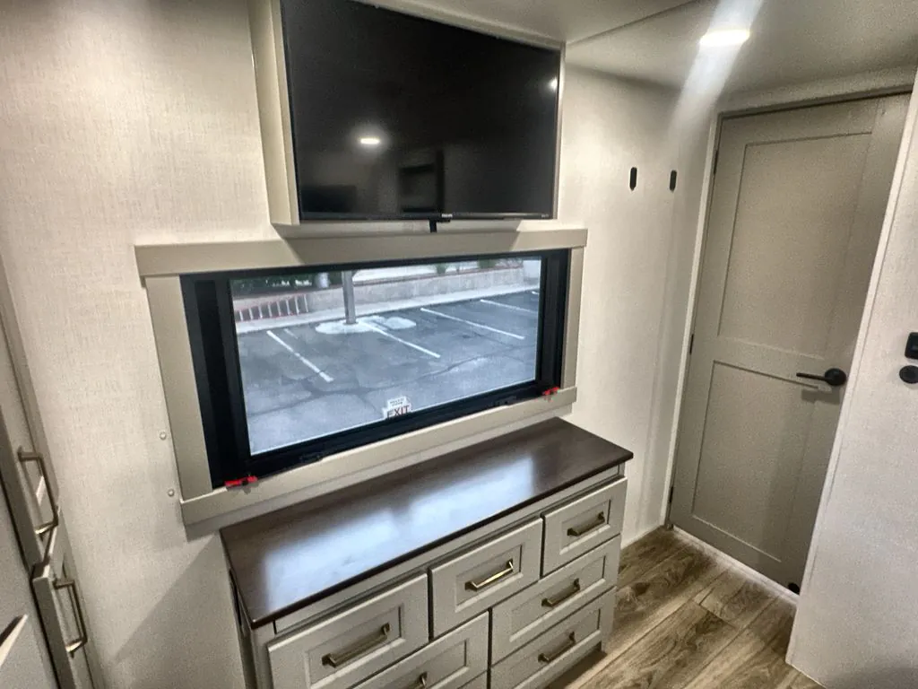2026 Brinkley Model G 4100, Photos photo 25