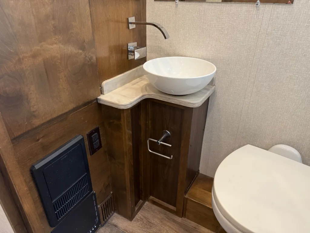 2019 Tiffin Wayfarer 24 FW, Photos photo 17