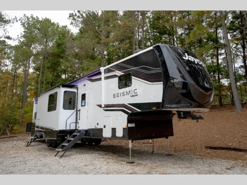 2026 Jayco Seismic 399 - Photo 2