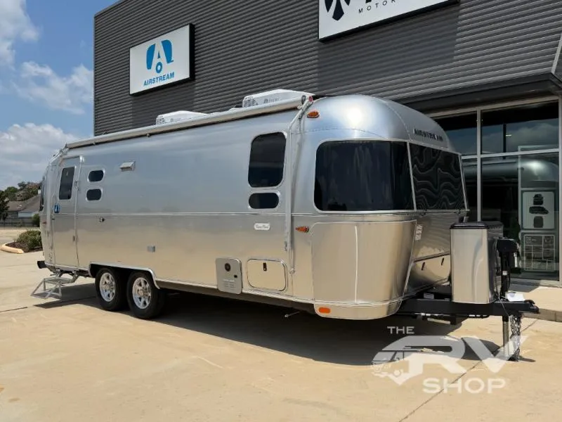 2025 Airstream Flying Cloud 25FB - Photo 2