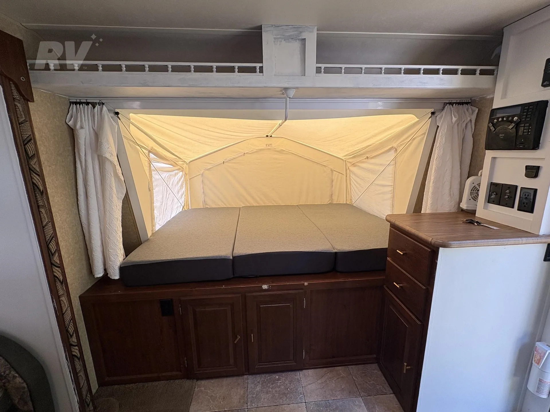2011 Forest River Rockwood Roo 21SS — Photo 7
