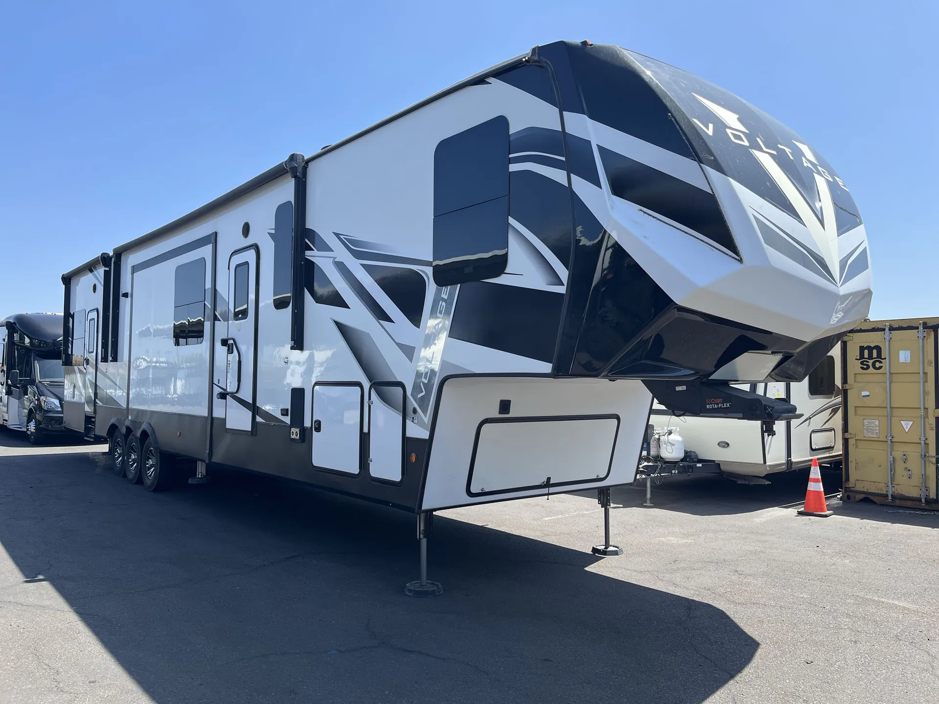 2022 Dutchmen Voltage 4225 dealer photo 1 from Camping World