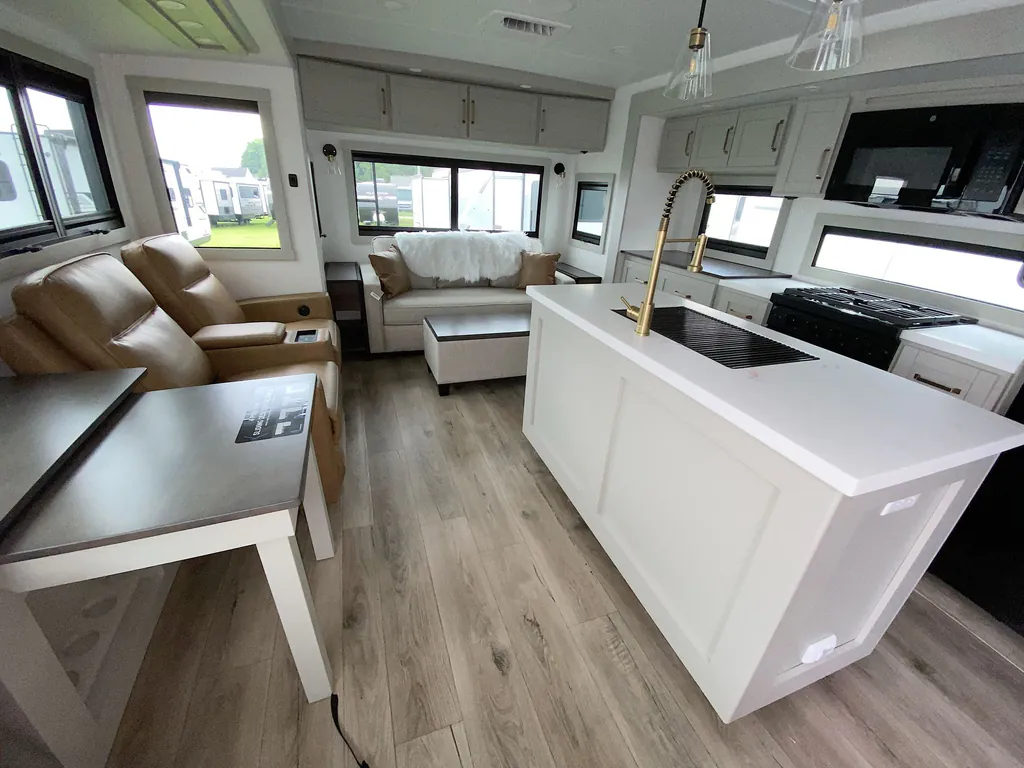 2026 Brinkley Model Z Air 297, Photos photo 20