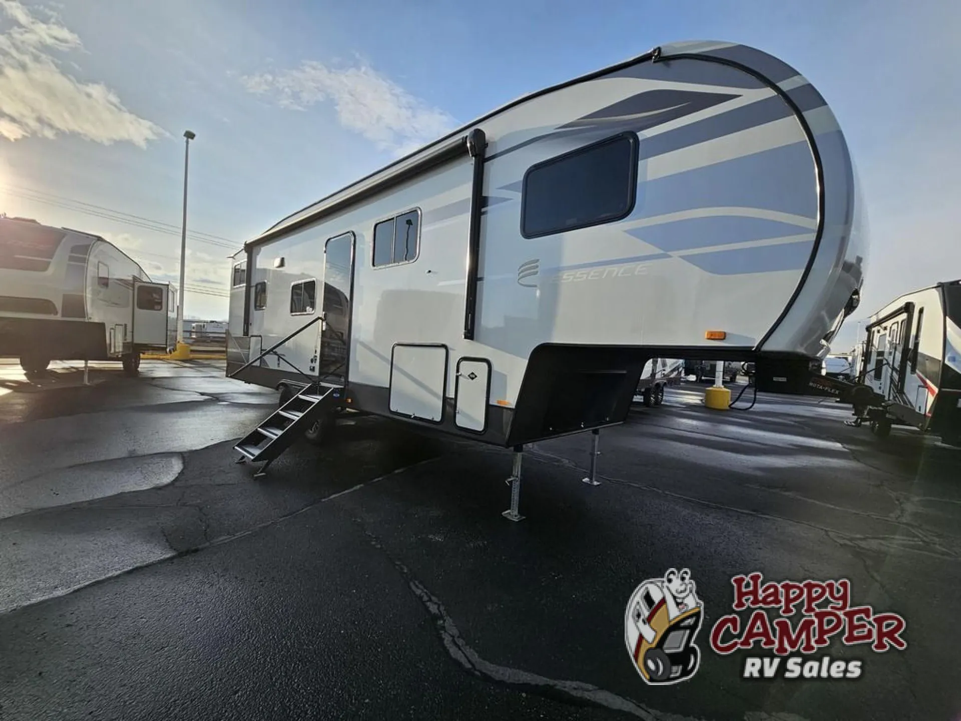 2025 Cruiser RV Essence E-28DB - Photo 3