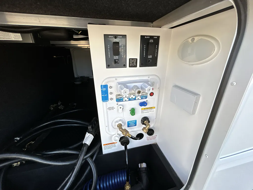 2025 Brinkley Model Z AIR 295, Photos photo 22