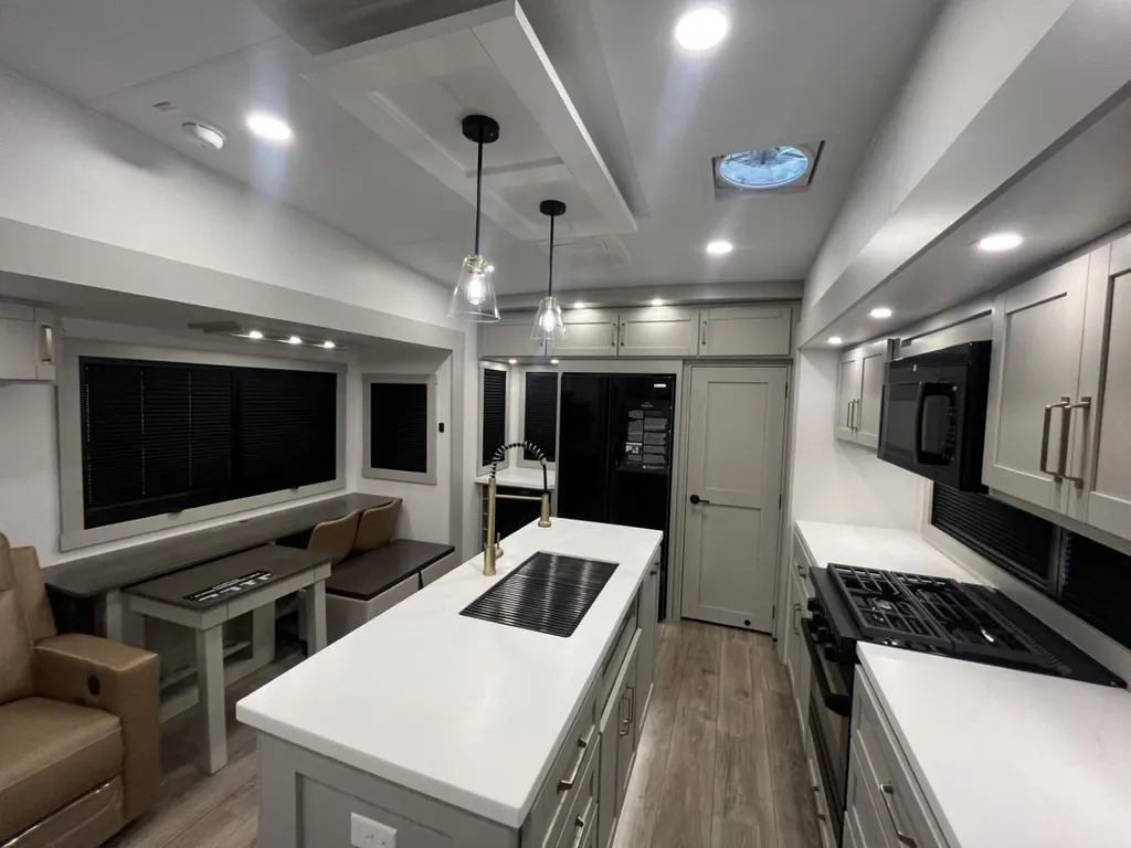 2026 Brinkley Model Z 3300, Photos photo 14