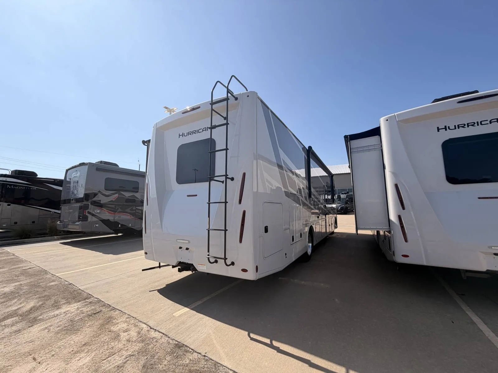 2026 Thor Motor Coach Hurricane 35J - Photo 3
