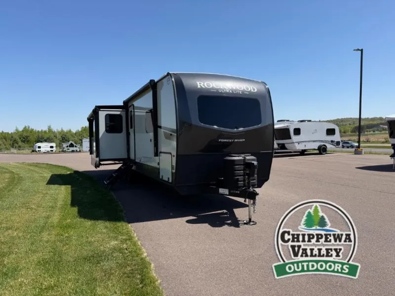 2026 Forest River Rockwood Ultra Lite 2906RL - Photo 2