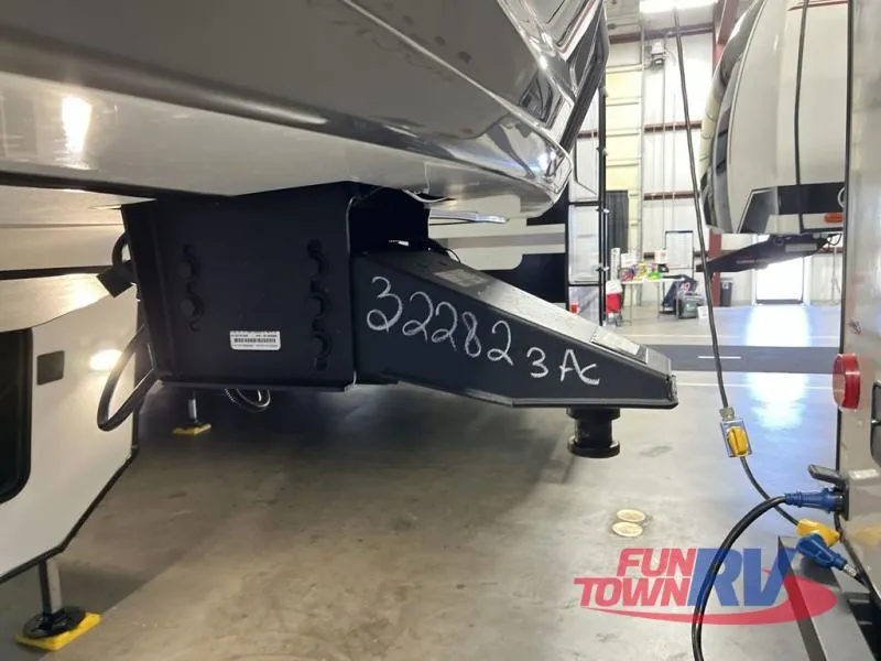 2025 Coachmen Brookstone 318RLL - Photo 4