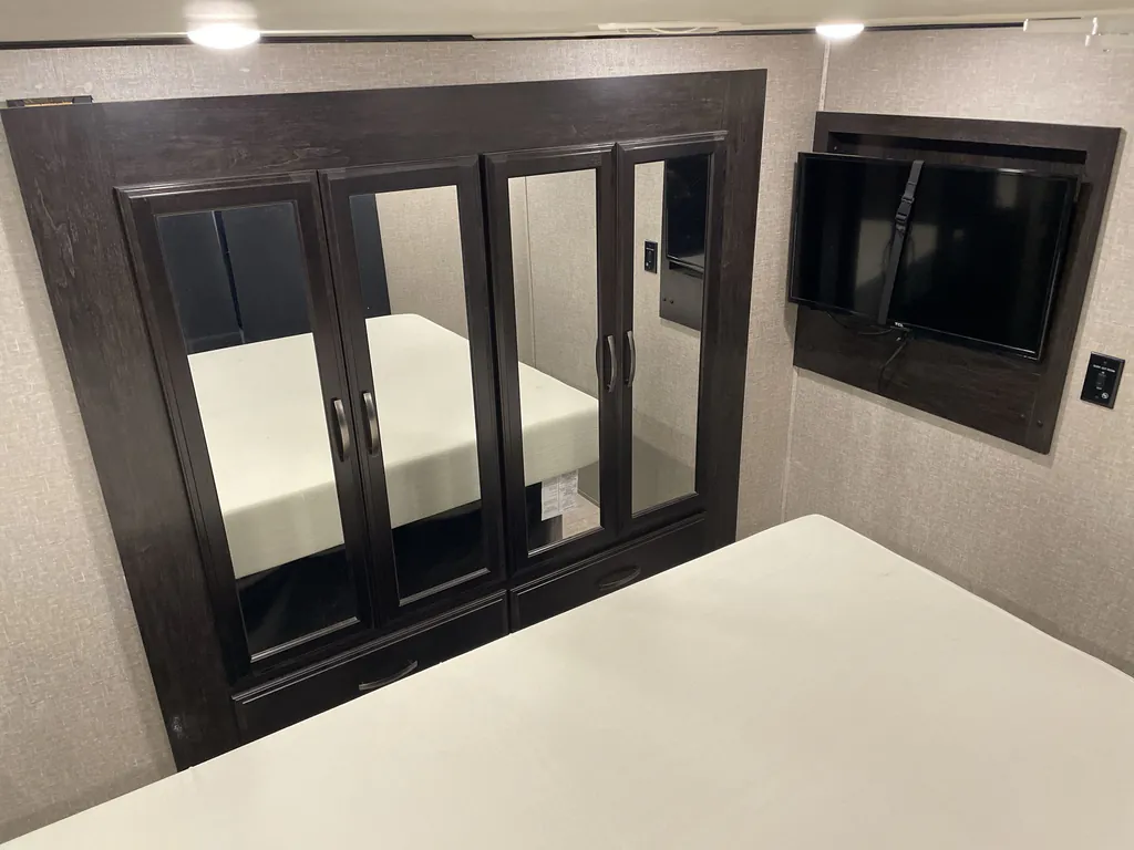 2018 Grand Design Momentum 376TH, Photos photo 16