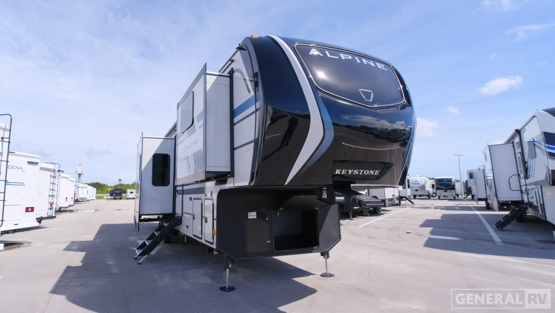 2026 Keystone Alpine 3820FK - Photo 2