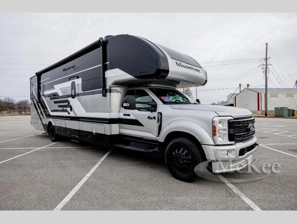 2026 Thor Motor Coach Magnitude R36 - Photo 2