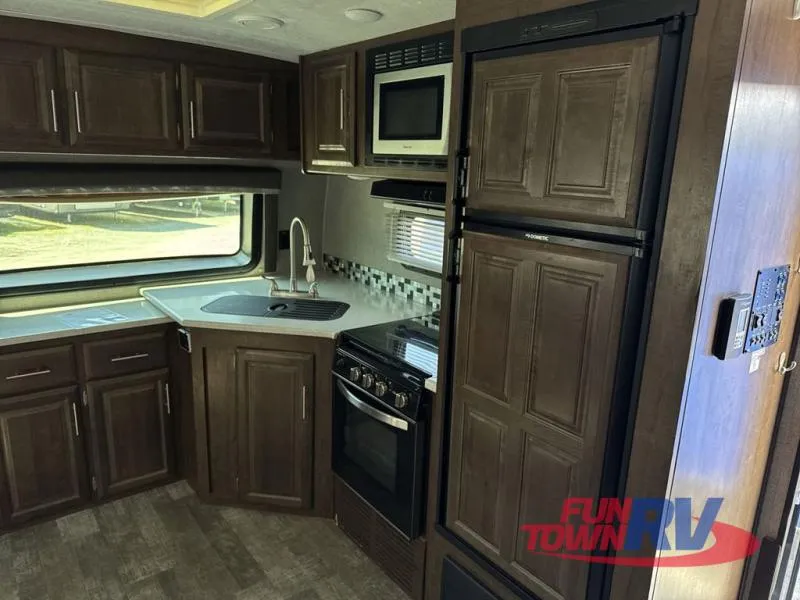 2020 Forest River RV Rockwood Signature Ultra Lite 2608BS - Photo 3