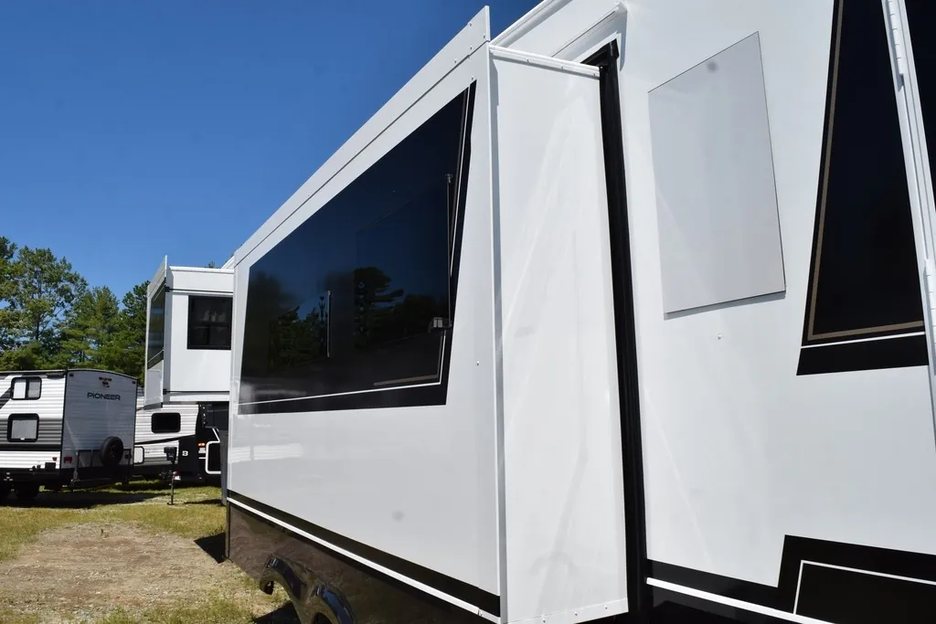 2026 Brinkley Model Z 3515, Photos photo 6