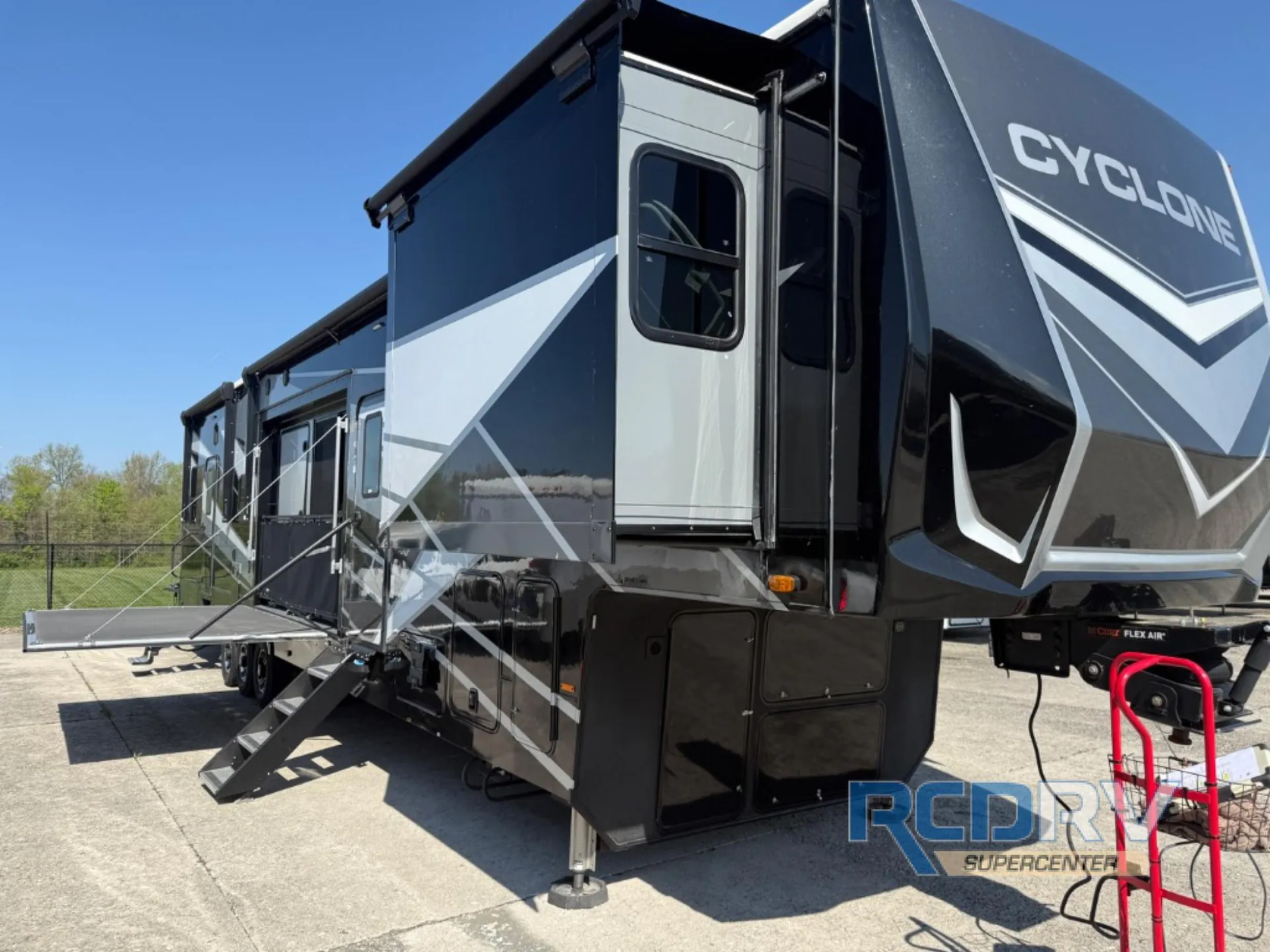2024 Heartland Cyclone CY 4270 - Photo 3