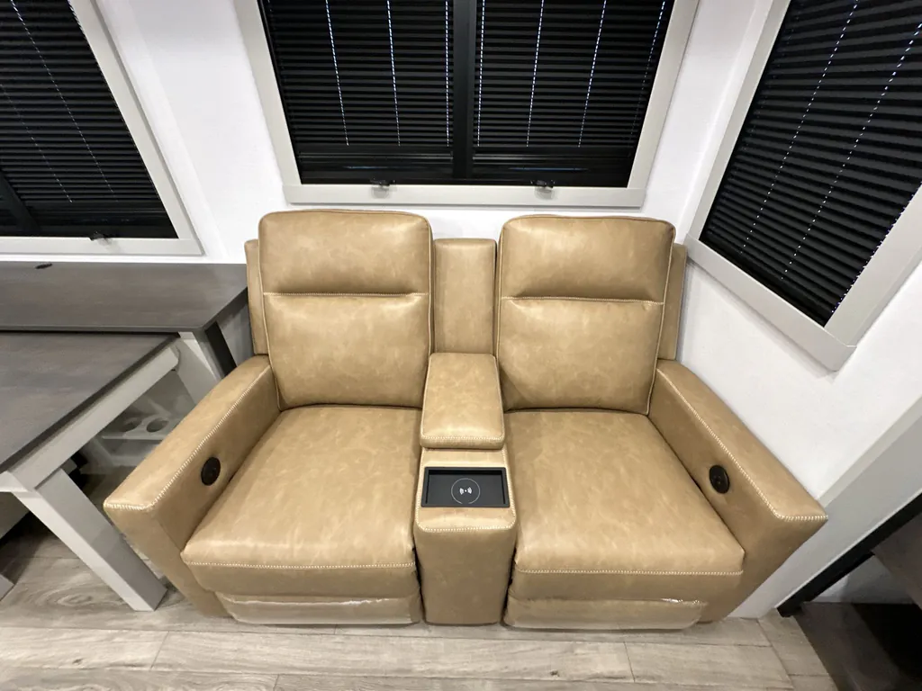 2026 Brinkley Model Z Air 297, Photos photo 12