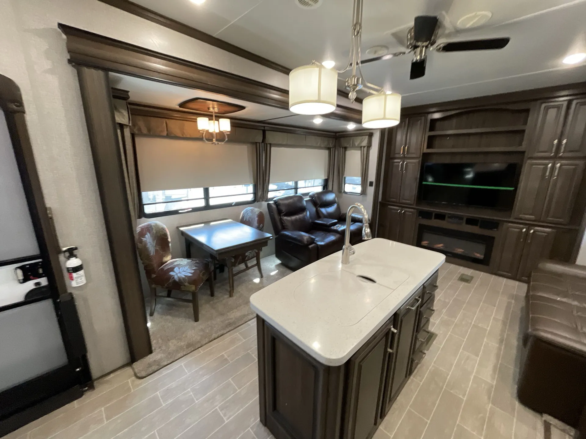 2020 Keystone Alpine 3021RE — living area main