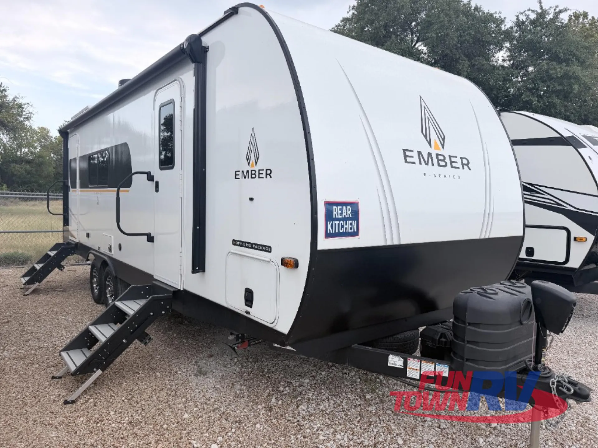 2025 Ember RV E-Series 24RLD - Photo 2