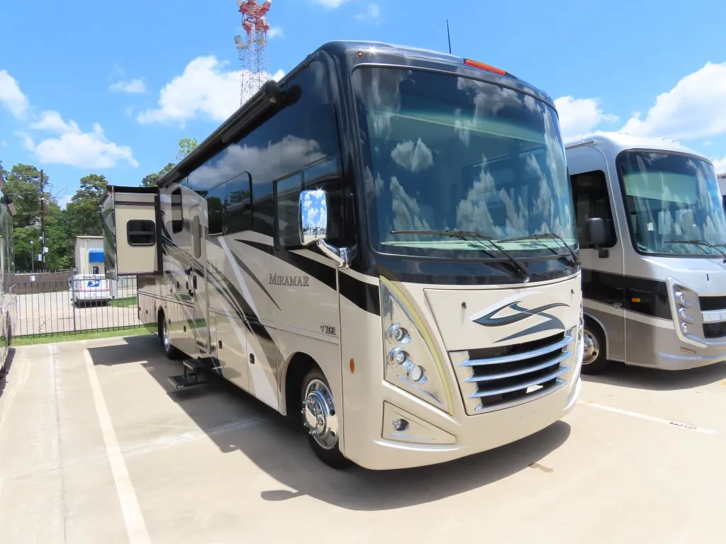 2022 Thor Motor Coach MIRAMAR 34.7 Class A Motorhome - Main photo
