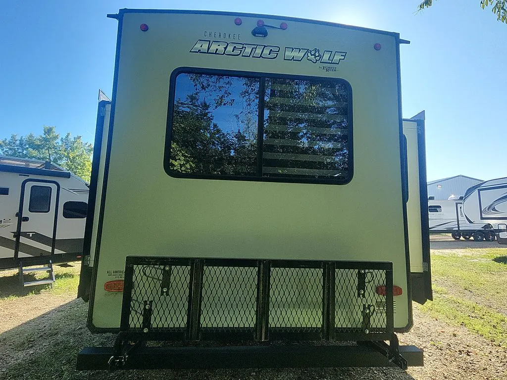 2022 Forest River Cherokee Arctic Wolf 327MB, Photos photo 6