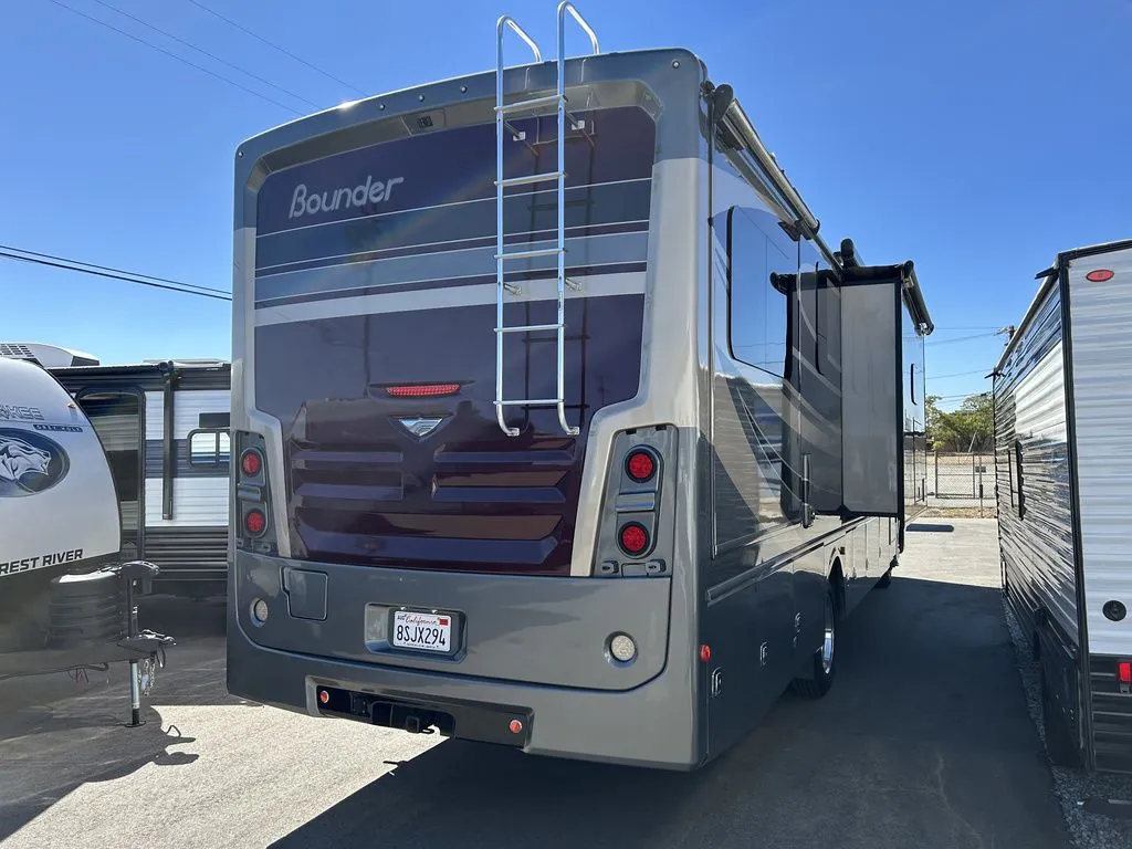 2015 Fleetwood RV Bounder 34T - Photo 3