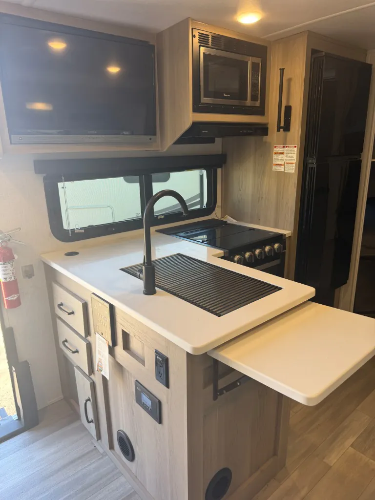 2024 Forest River Flagstaff Micro Lite 25BRDS, Photos photo 9