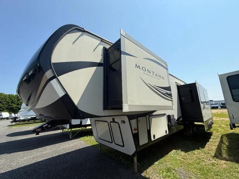 2017 Keystone RV Montana High Country 340BH - Photo 4