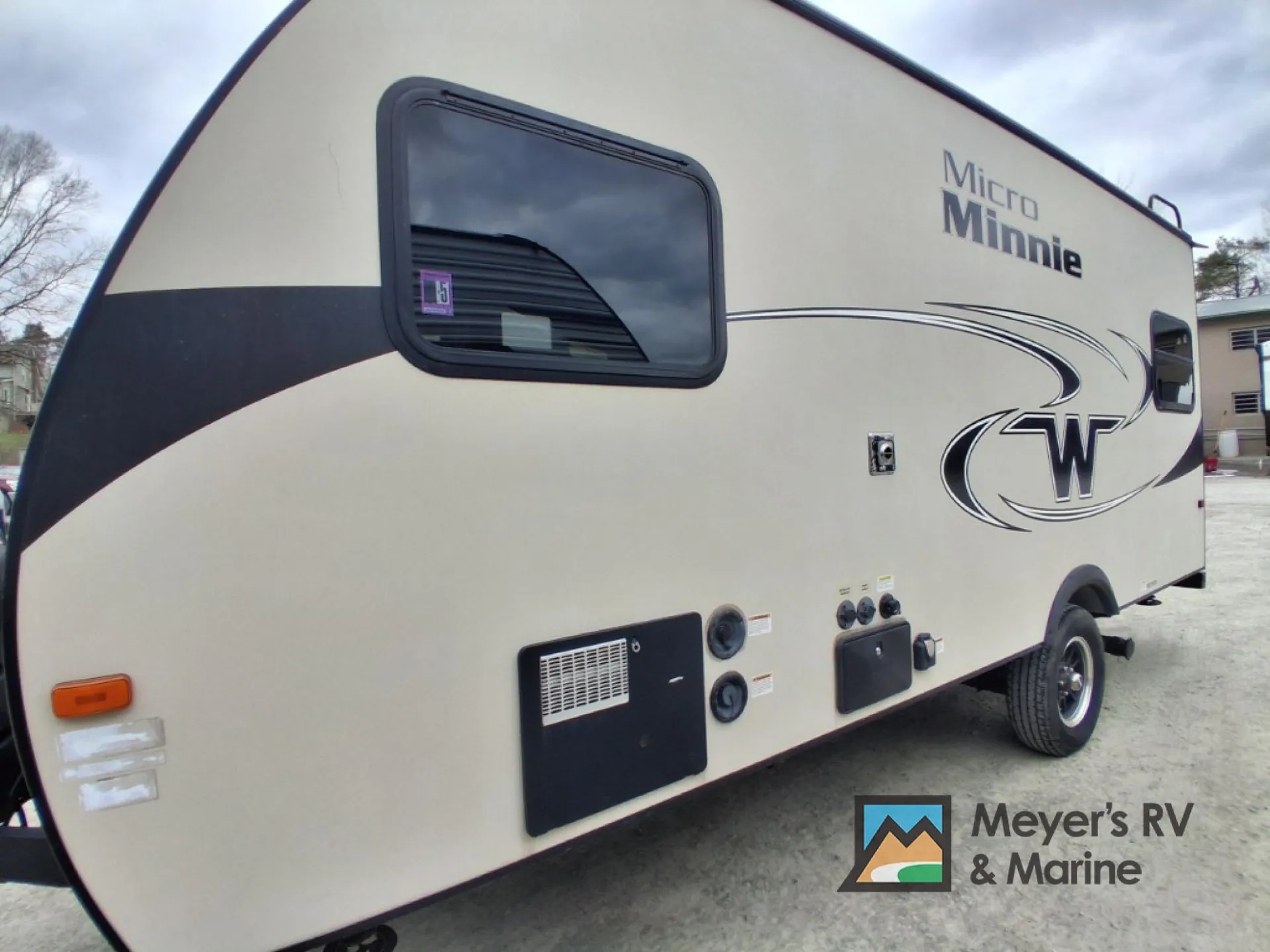 2017 Winnebago Micro Minnie 1705RD - Photo 2