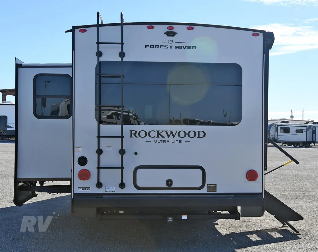2027 Forest River Rockwood Ultra Lite 2618RD, Photos photo 9