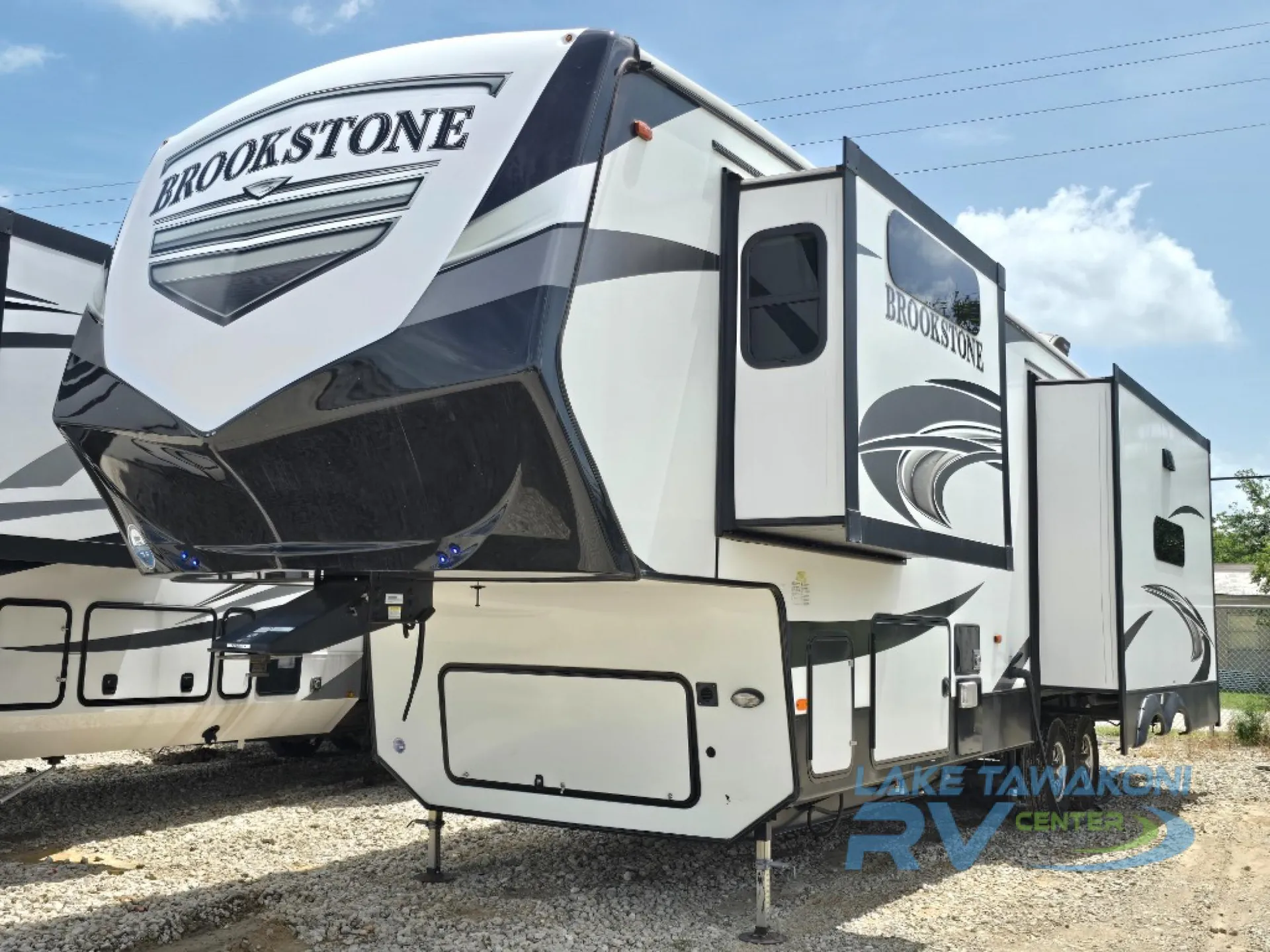 2019 Coachmen Brookstone 310 RL - Photo 2